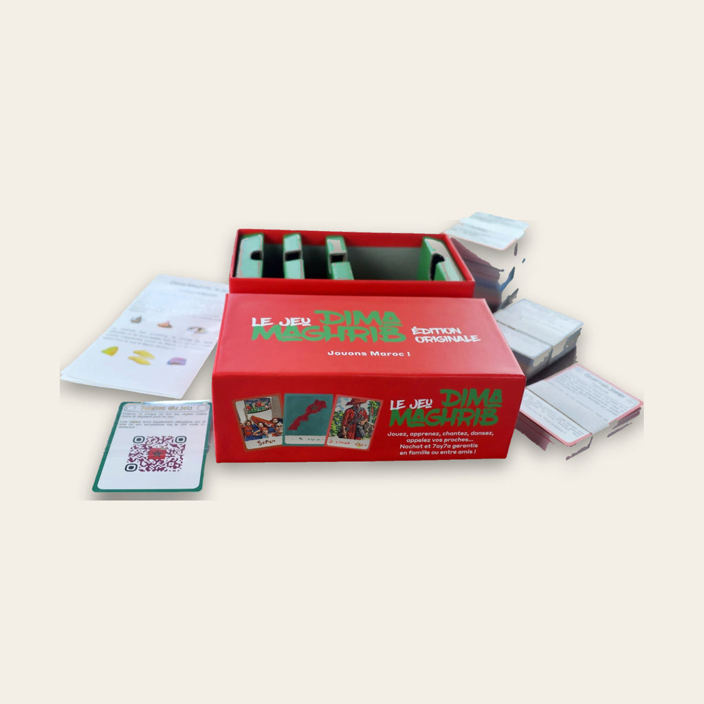 Jeu Dima Maghrib installé sur une table avec les cartes et la boîte